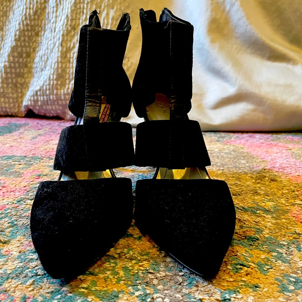 Tahari Heels